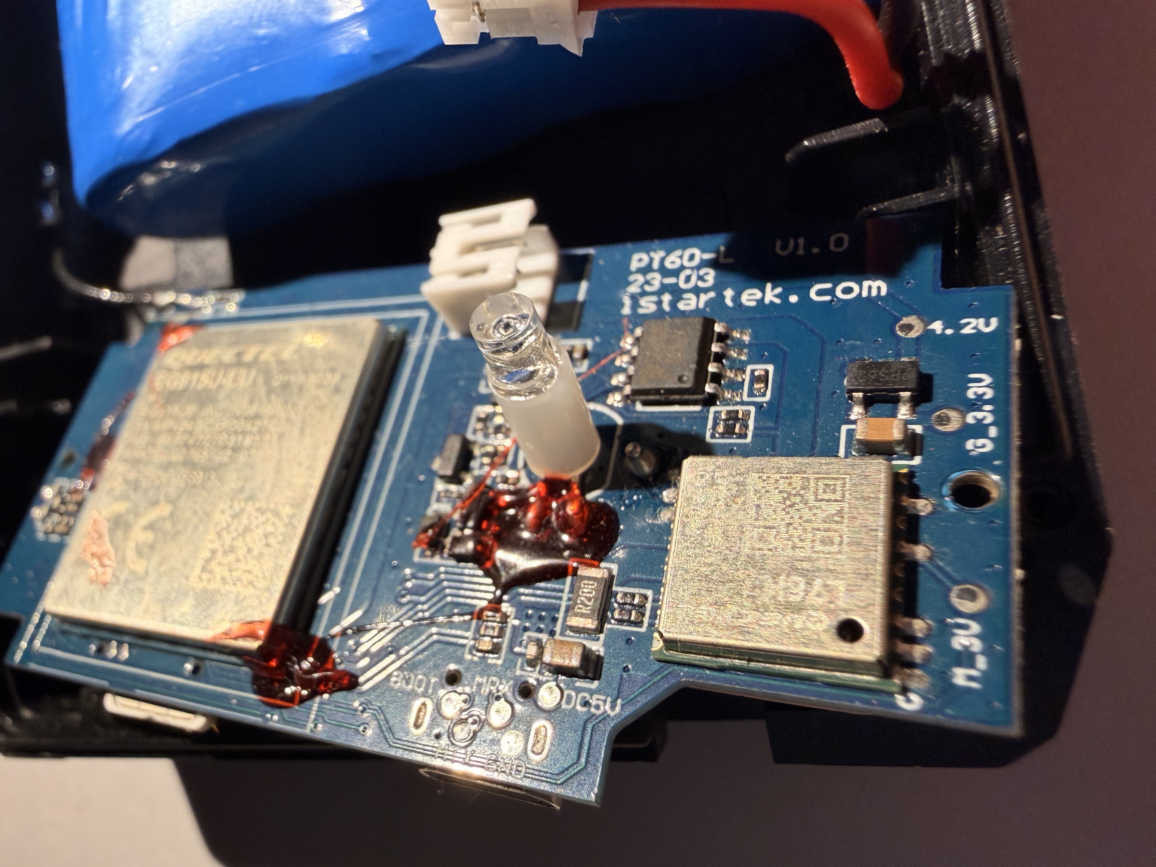 Pad debug retro: BOOT, MRX, OCSU, G_3.3V, 4.2V, M_3V