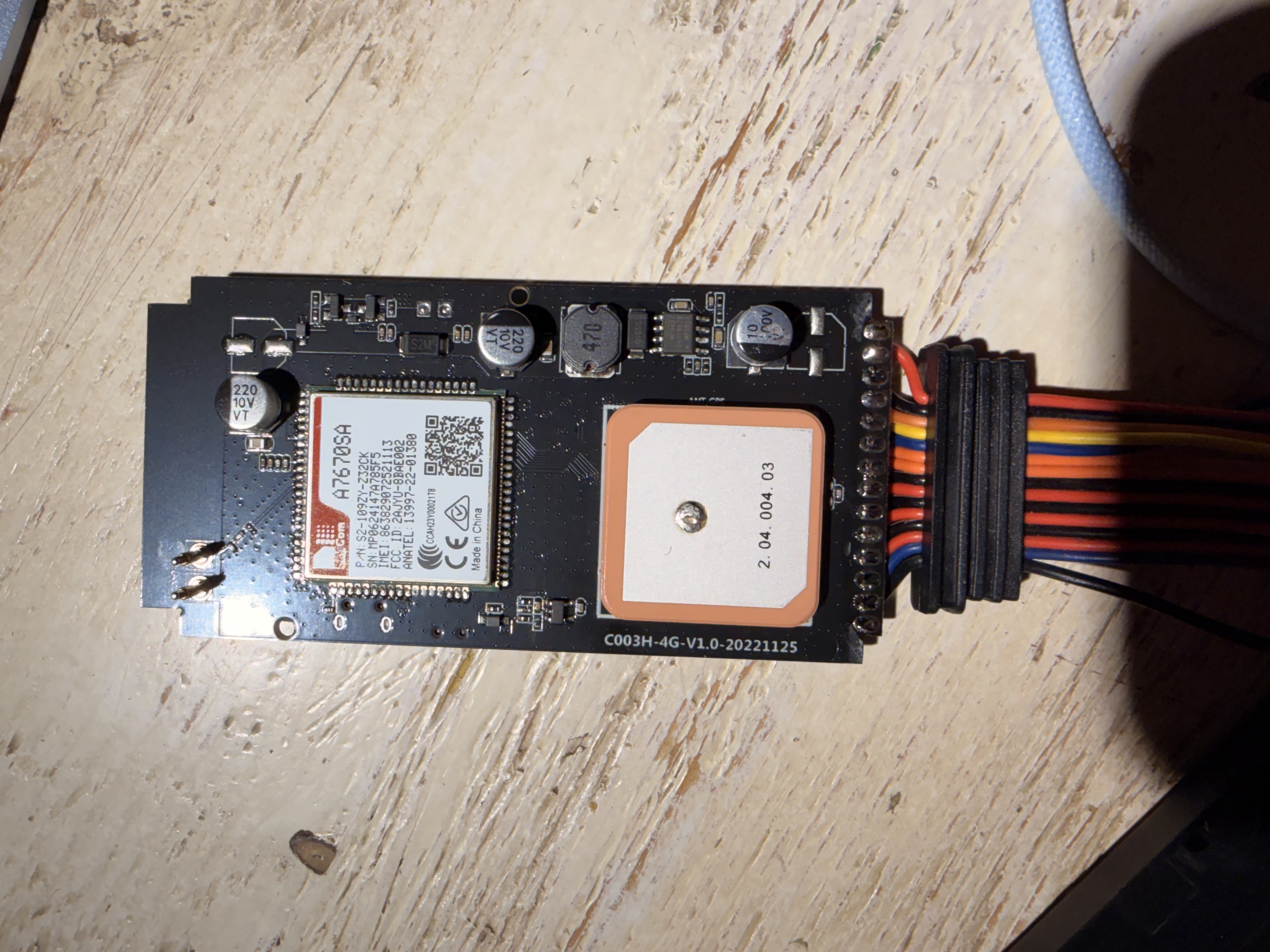 Fronte PCB: SimCom A7670SA + GPS patch antenna + power management. Silkscreen: C003H-4G-V1.0-20221125