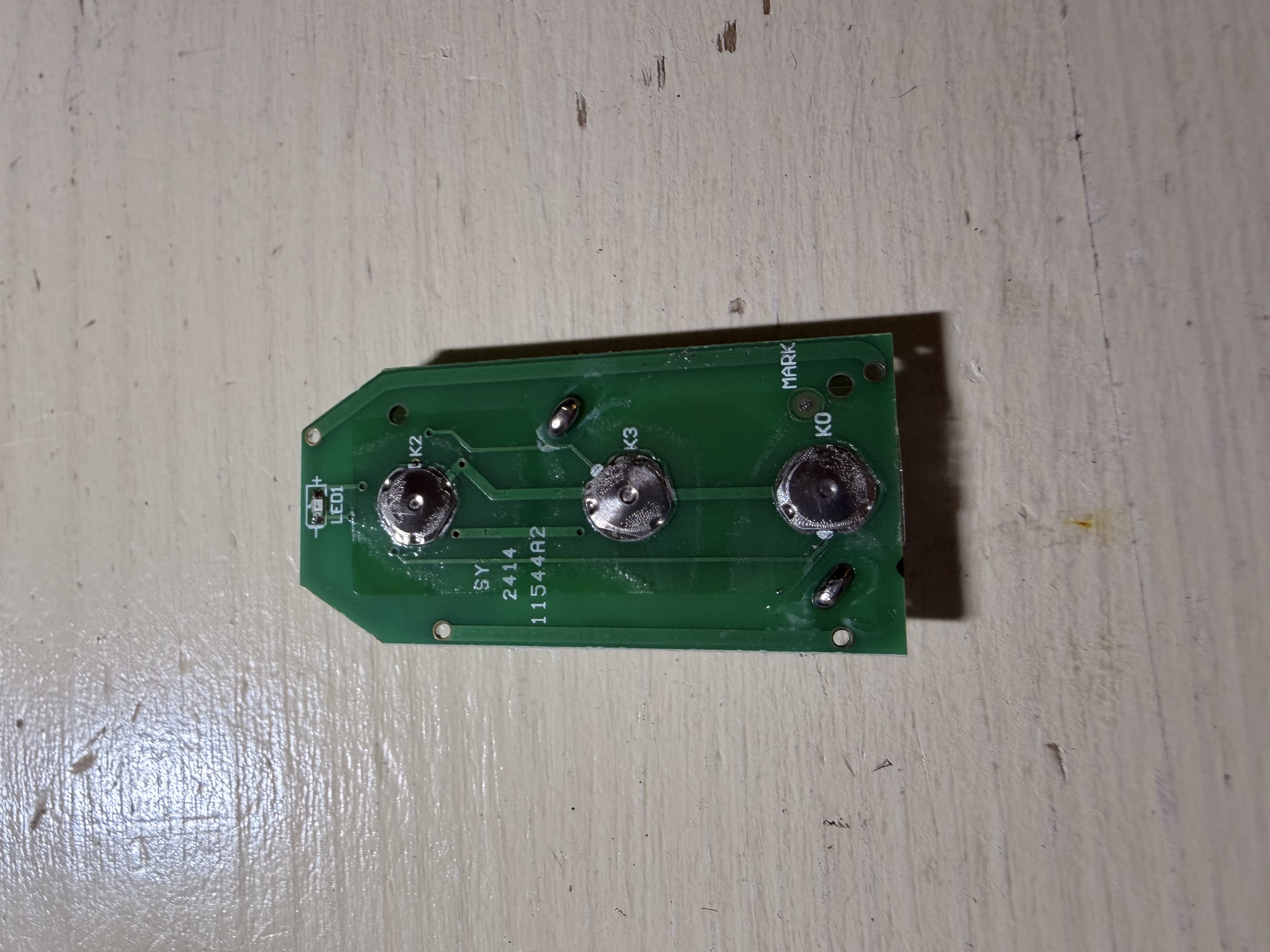 PCB lato pulsanti: 3 dome metalliche (K0/K2/K3) + LED1 + silkscreen SY 2414 11540A2