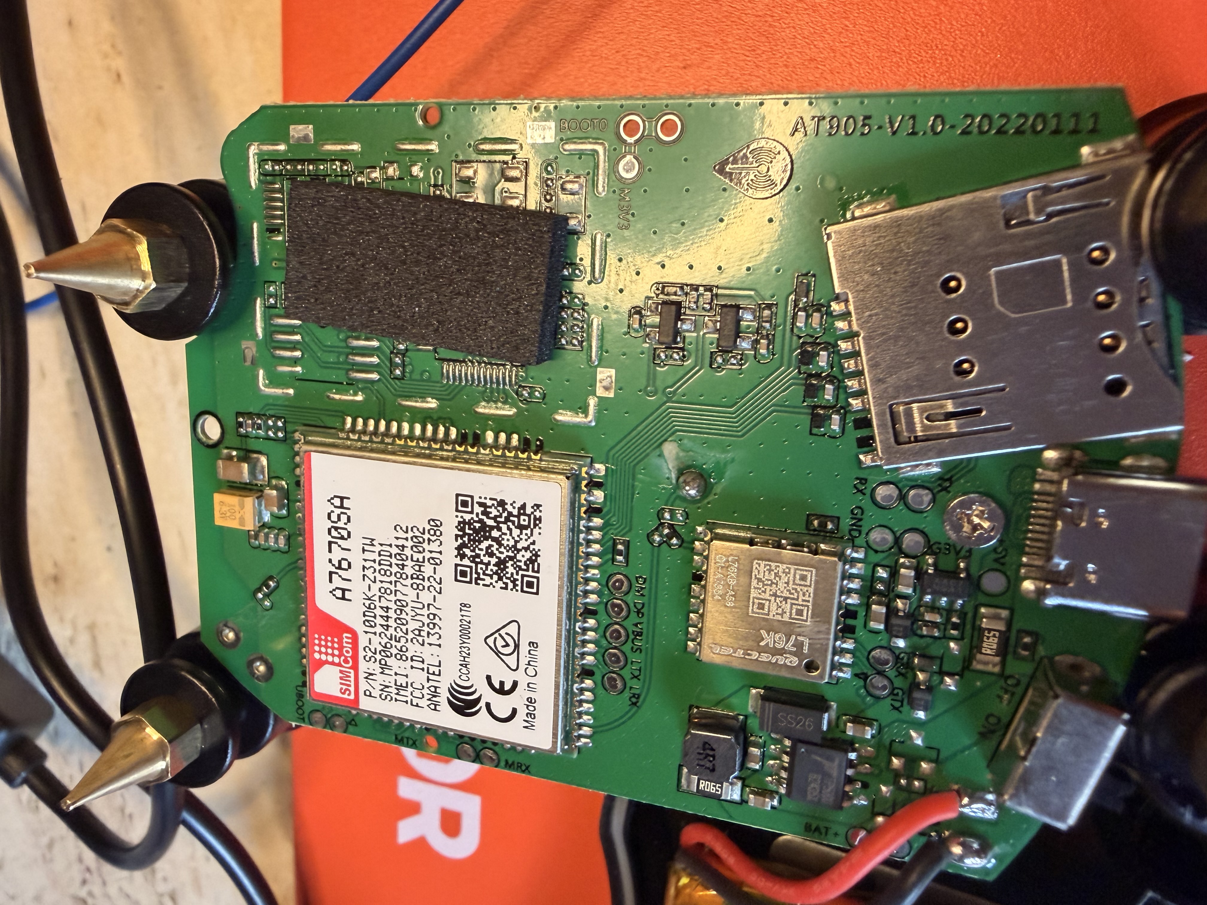 Secondo angolo: marking modem dettagliato (SN MP62444761ZH012)
