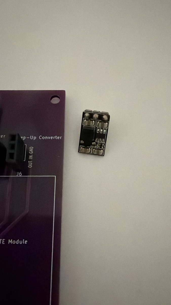 Boost converter LiPo 3.7V → 5V per alimentare A7670 durante TX burst