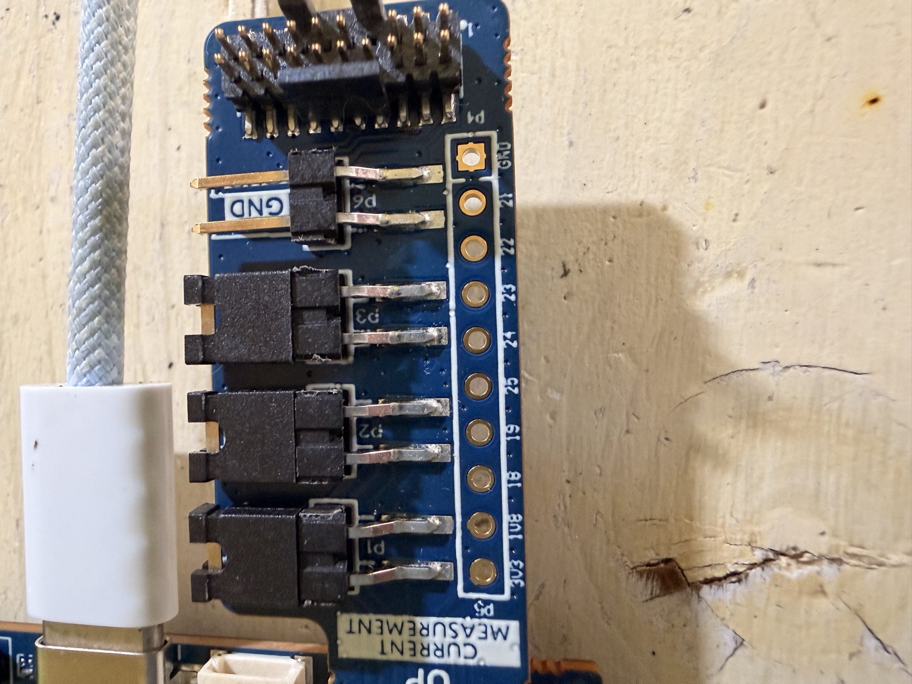 Debug board PCA64165 — pad through-hole: GND, P0.21-25, P0.18-19, 1V8, 3V3 + jumper current-measurement P1/P2/P3/P6